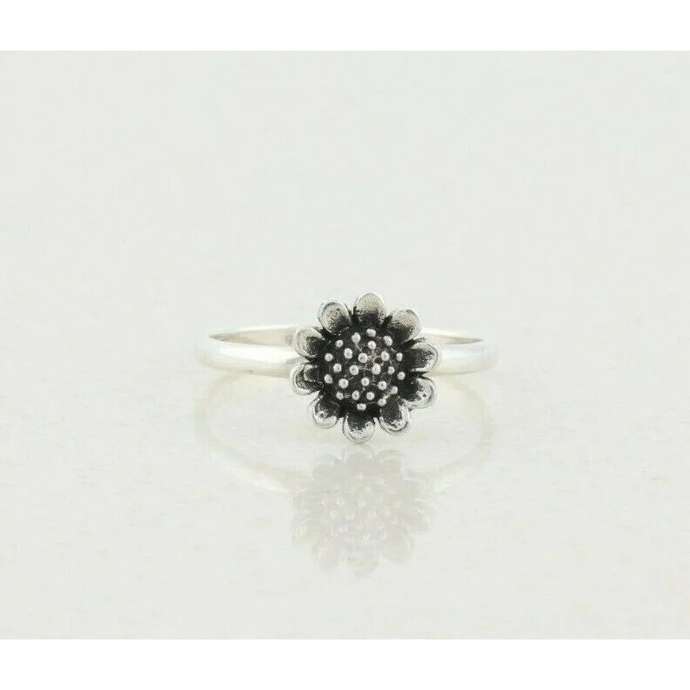 Sterling Silver Daisy Flower Ring size 7 1/4